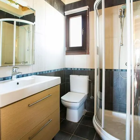 Вилла Sleeps 4 Pool Wifi