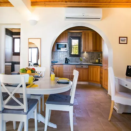Sleeps 4 Pool Wifi * Katsarata