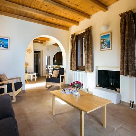 Sleeps 4 Pool Wifi Вилла