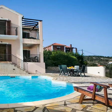 Sleeps 4 Pool Wifi Вилла Katsarata