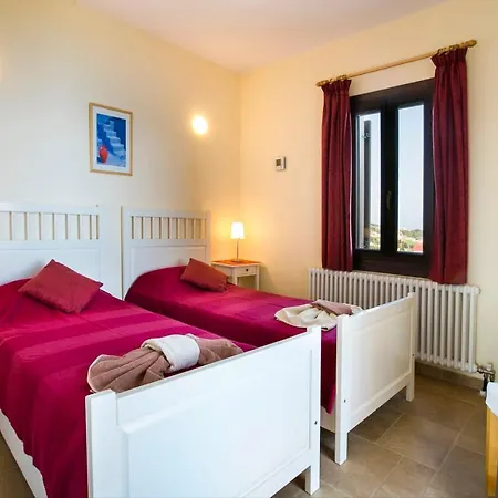 Sleeps 4 Pool Wifi Вилла