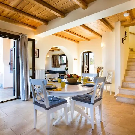 Sleeps 4 Pool Wifi * Katsarata