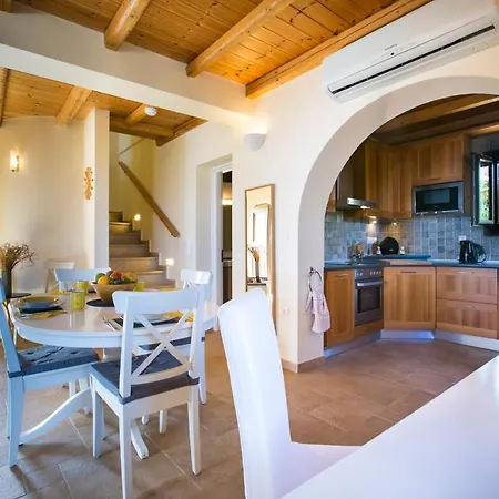 Sleeps 4 Pool Wifi * Katsarata